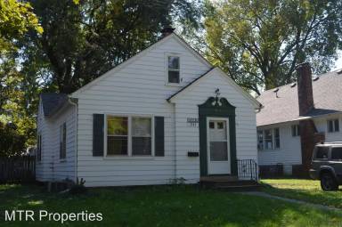 Main picture of 2906 Wood St