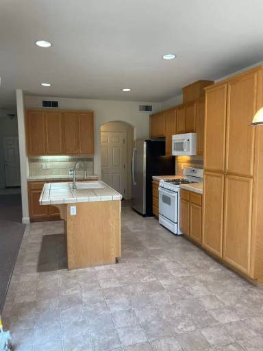 Main picture of 1850 Davis Ct
