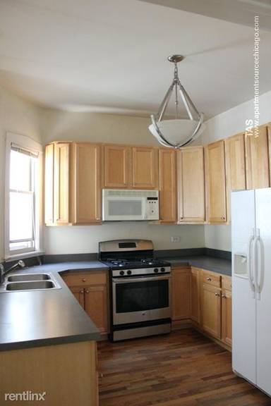 Main picture of 2430 N Marshfield Ave