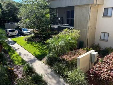 Main picture of 3300 Fox Chase Cir N