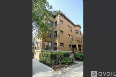 Main picture of 4030 N Clarendon Ave