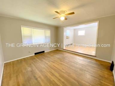 Main picture of 913 13th St SE