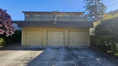 Main picture of 376 E Washington Ave