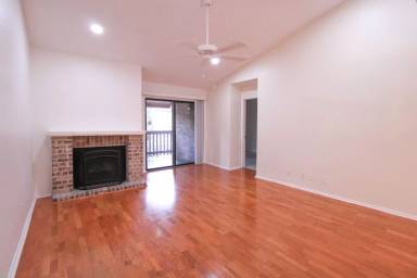 Main picture of Country Hollow Condominiums