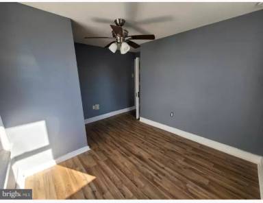 Main picture of 1006 N Michigan Ave