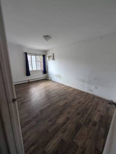 Main picture of 4 Lynn Ct