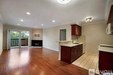 Main picture of 355 S Madison Ave