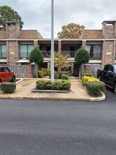 Main picture of 6600 Poplar Woods Circle South