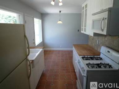 Main picture of 6882 S Village Green Rd