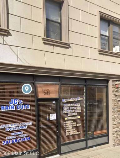 Main picture of 589 Main St