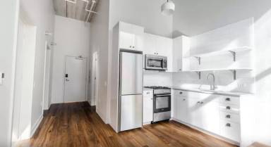 Main picture of 687 N La Salle Dr