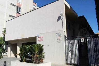 Main picture of 1216 N Las Palmas Ave