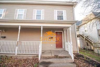 Main picture of 446 S 3rd St