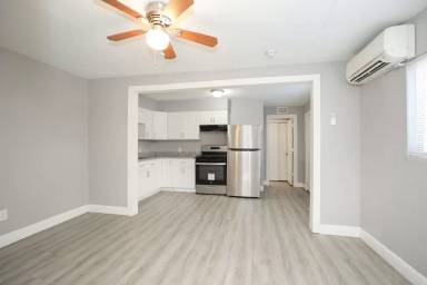 Main picture of 8127 Colonial Ln