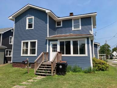 Main picture of 702 N Center St
