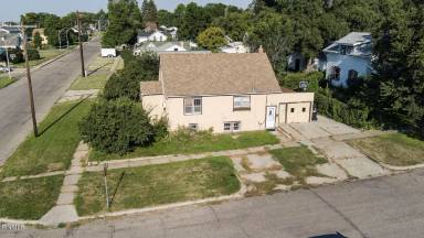 Main picture of 1001 1st St NE