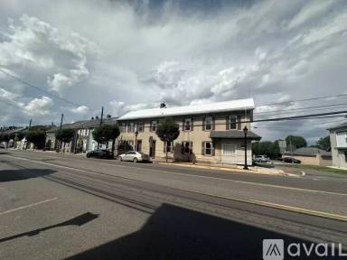 Main picture of 1 W Main St