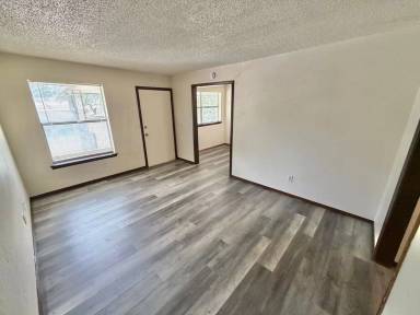 Main picture of 101 SE 42nd St
