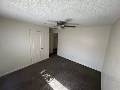 Main picture of 93 E Hazelwood Ln