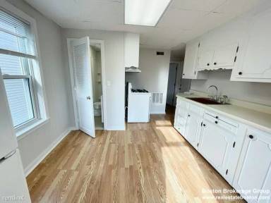 Main picture of 103 Buttonwood St