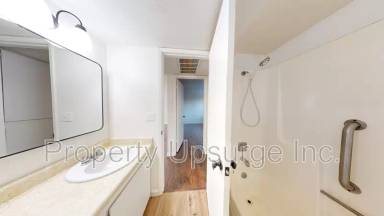 Main picture of 2650 Oxford Rd