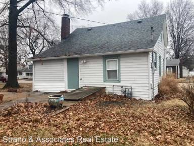Main picture of 215 E 3rd St