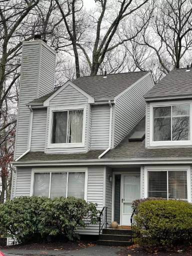 Main picture of 20 E Pembroke Rd
