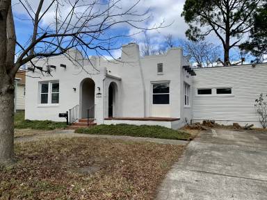 Main picture of 3532 Buckingham St