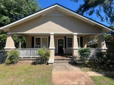 Main picture of 821 Georgia Ave