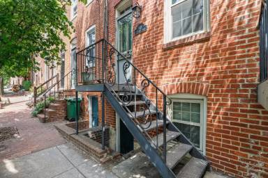 Main picture of 448 E Cross St