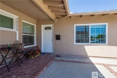 Main picture of 24126 Kittridge St