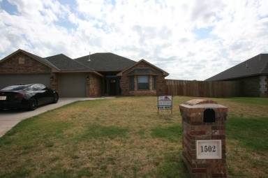 Main picture of 1512 NE Scenic Rdg