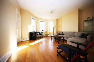 Main picture of 32 Gay Head St