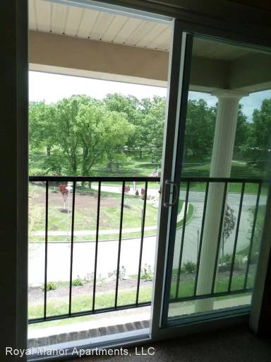 Main picture of Royal Manor Apartments