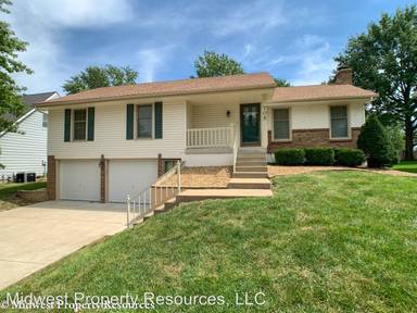 Main picture of 705 SE Claremont St