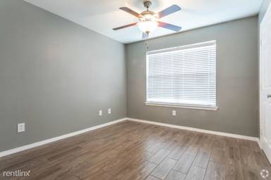 Main picture of Pine Hollow Apartments