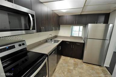 Main picture of 7900 Colony Cir S