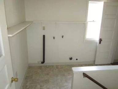 Main picture of 1040 W 12th St