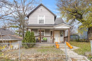 Main picture of 37 Caledonia St NE
