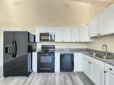 Main picture of 21 Jefferson St