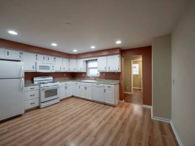Main picture of 5126 Carnegie St
