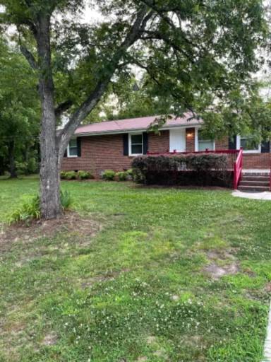 Main picture of 211 Drury Ln