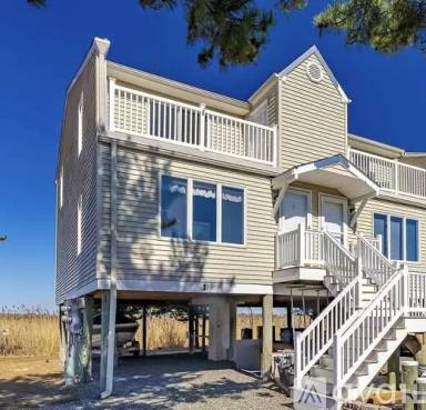 Main picture of 438 E Bay Ave