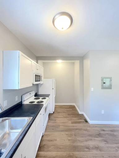 Main picture of 3519 Balsam Ave