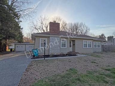 Main picture of 1918 S Kings Ave