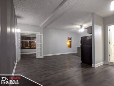 Main picture of 4555 N Malden St