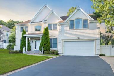 Main picture of 10 Nicola Ln