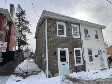 Main picture of 2078 E Haines St