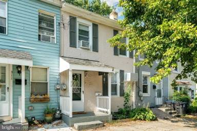 Main picture of 313 W 4th Ave