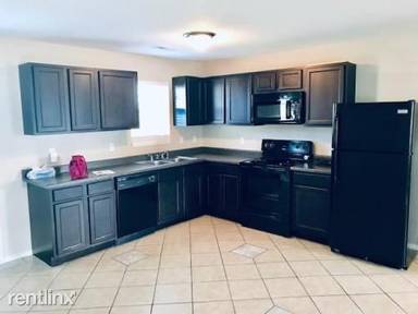 Main picture of 378 Market St